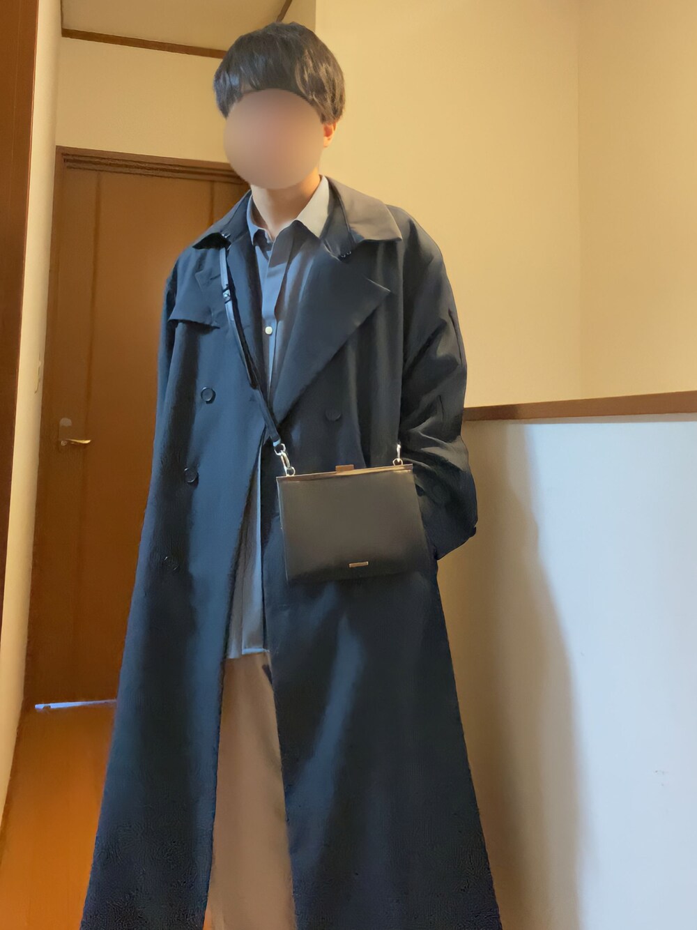 「今日のコーデ、メンズファッション、低身長男子、キレイめ、冬のコーデ、HARE、ファッション好きと繋がりたい、おしゃれさんと繋がりたい、いいね、save、フォローお願いします🤑、マイベストコーデ2022」｜「CASPER JOHNのCleric Trench Coat/クレリックトレンチコート（トレンチコート、ブルー系）」を使った、ムッシさん（メンズ・163cm）の冬コーディネートの1枚目の写真