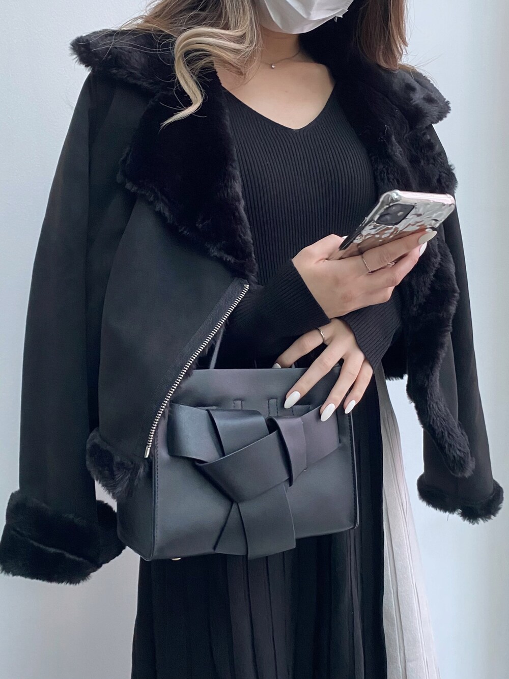 「休日コーデ、オトナ女子、黒、ワンピース、キレイめ、冬、ロングスカート」｜「RESEXXYのフェイクムートンブルゾン（ブルゾン、ブラック系）」を使った、akariさん（レディース・158cm）の冬コーディネートの1枚目の写真
