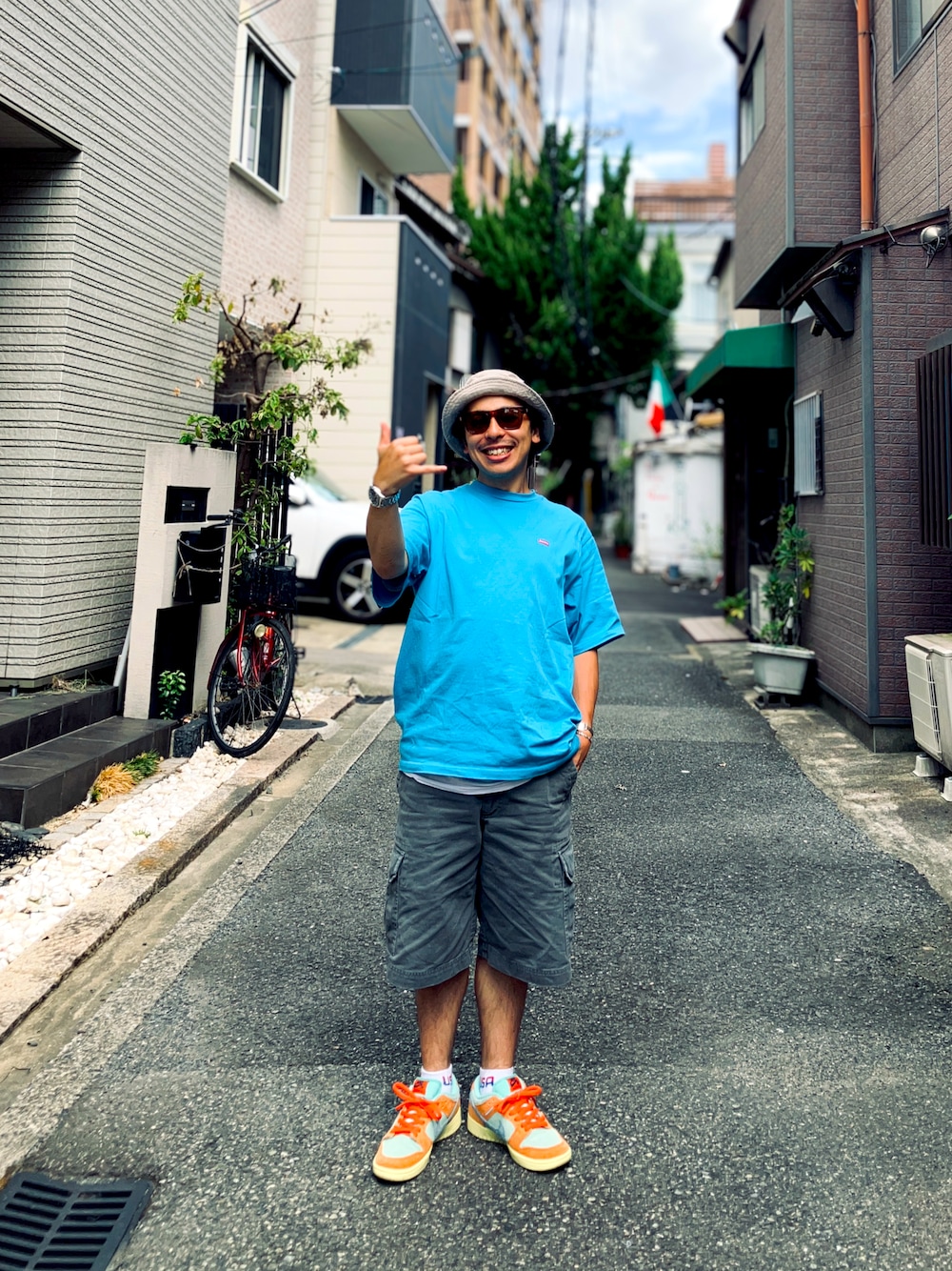 「中崎町、古着MIX、古着、古着コーデ、古着好きな人と繋がりたい、supreme、低身長」｜「Supreme のアイテム（Tシャツ/カットソー、ブルー系）」を使った、たつやさん（メンズ・155cm）の夏コーディネートの1枚目の写真