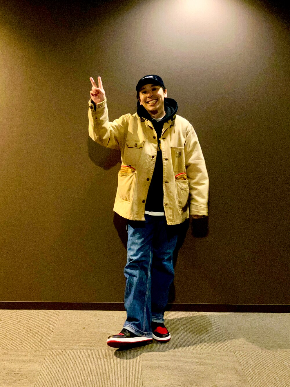 「アメカジ、supreme、古着MIX、古着、古着コーデ、古着好きな人と繋がりたい」｜「Carharttのアイテム（カバーオール、ベージュ系）」を使った、たつやさん（メンズ・155cm）の秋コーディネートの1枚目の写真