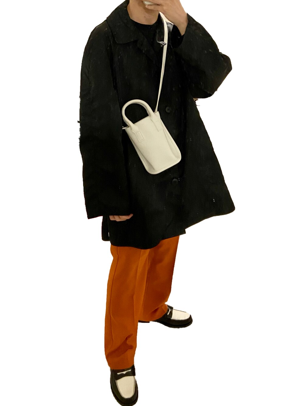 「used white bagのアイテム（ショルダーバッグ、ホワイト系）」を使った、Don'tFollowMeさん（メンズ・165cm）の冬コーディネートの1枚目の写真