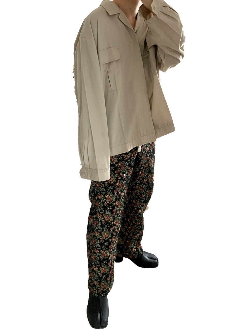 「used work shirtのアイテム（シャツ/ブラウス、ベージュ系）」を使った、Don'tFollowMeさん（メンズ・165cm）の春コーディネートの1枚目の写真