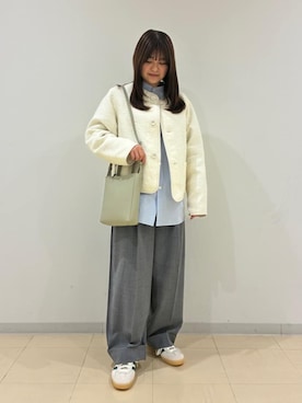 「adidas（アディダス）のadidas | 〈別注〉GAZZLE INDOOR WOMEN（スニーカー、ホワイト系）」を使った、Bshopスタッフさん（メンズ・178cm）の春コーディネート