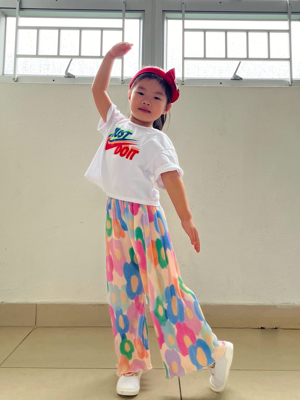 「4歳、NIKEKIDS、Moonstar」｜「Disneyのアイテム（カチューシャ、レッド系）」を使った、Fung Chanさん（メンズ・177cm）の夏コーディネートの1枚目の写真