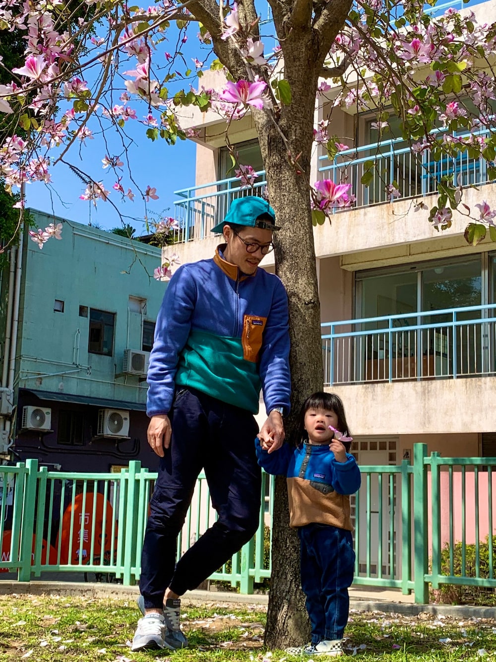 「親子コーデ、patagonia、New Balance、993、USA、fleece、VANS、kids」｜「patagoniaのアイテム（その他トップス、その他）」を使った、Fung Chanさん（メンズ・177cm）の春コーディネートの1枚目の写真
