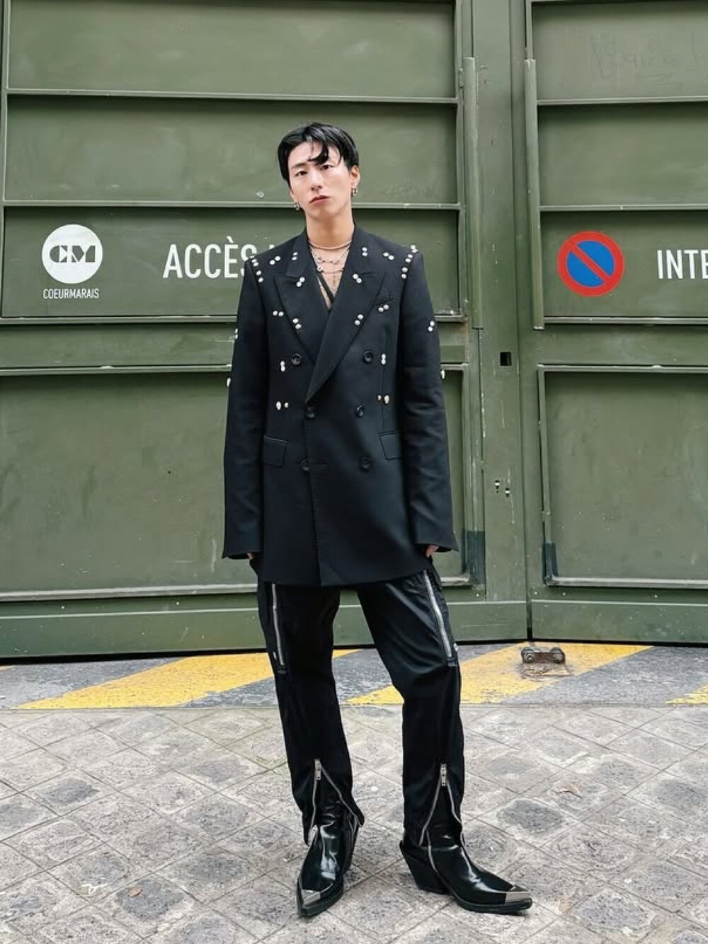 WALES BONNERのテーラードジャケットを使った人気ファッション