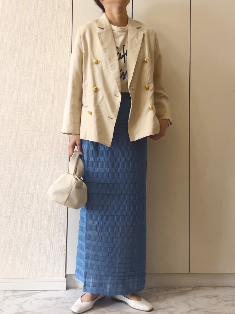「Emmataylor、PR、リネン、リネンジャケット、テーラードジャケット、ジャケット、タイトスカート、styledoor、オトナカジュアル、きれいめカジュアル、ママコーデ」｜「Emma Taylorのリネンヴィンテージダブルジャケット（テーラードジャケット、ベージュ系）」を使った、NAnaさん（レディース・158cm）の春コーディネートの1枚目の写真