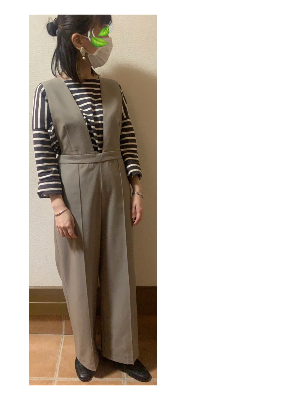 「秋コーデ、オトナ女子、パンツスタイル、秋カラー、ボーダートップス、ボーダーTシャツ、サロペット、オーバーオール、ローファー、ビットローファー、きれいめカジュアル、オトナカジュアル、ロンT、ブラウンコーデ、秋服」｜「Le Minorのアイテム（Tシャツ/カットソー、ブラウン系）」を使った、ハルさん（レディース・158cm）の秋コーディネートの1枚目の写真