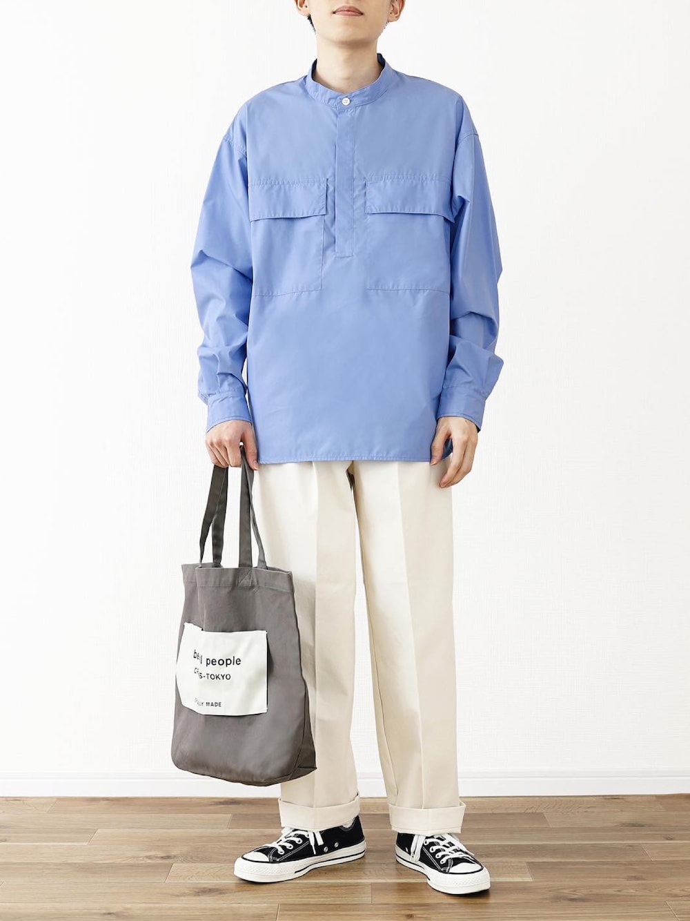 「ノーカラーシャツ、バンドカラーシャツ、だから秋服が好き、白パンツ、コンバース、シャツスタイル、きれいめカジュアル、秋服、デート、大学生、低身長コーデ、プチプラコーデ、大人カジュアル、低身長、低身長男子」｜「y/mのプルオーバーノーカラーシャツ（シャツ/ブラウス、ブルー系）」を使った、SHOTA / しょうたさん（メンズ・165cm）の秋コーディネートの1枚目の写真