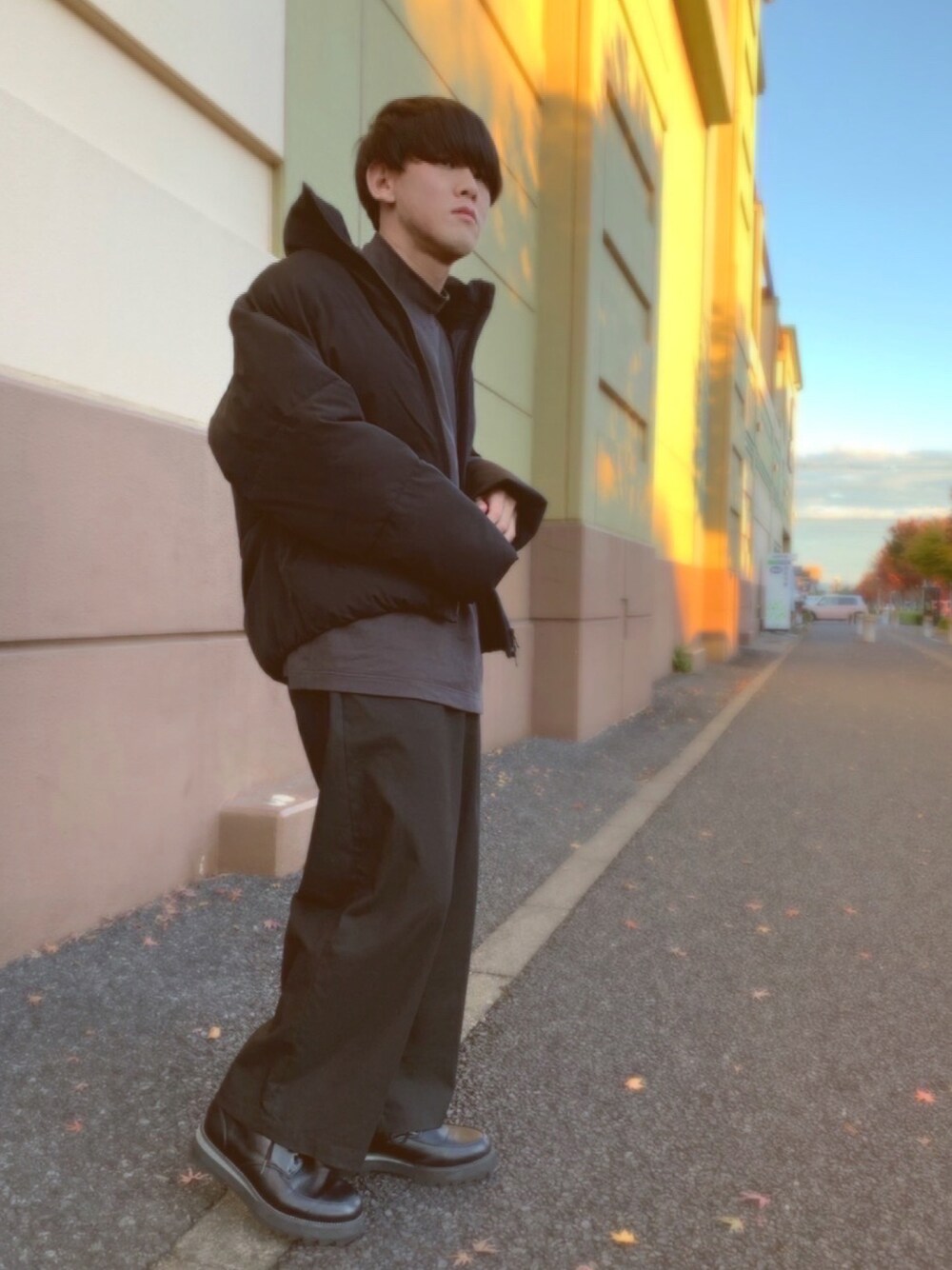 「お洒落さんとつながりたい、黒、低身長コーデ、カジュアルコーデ、ワントーンコーデ」｜「WYM LIDNMの【WYM LIDNM】LIGHT WEIGHT HEAT FIBER PADDING JACKET（ダウンジャケット/コート、ブラック系）」を使った、SHUTO(相互100%)さん（メンズ・161cm）の冬コーディネートの1枚目の写真