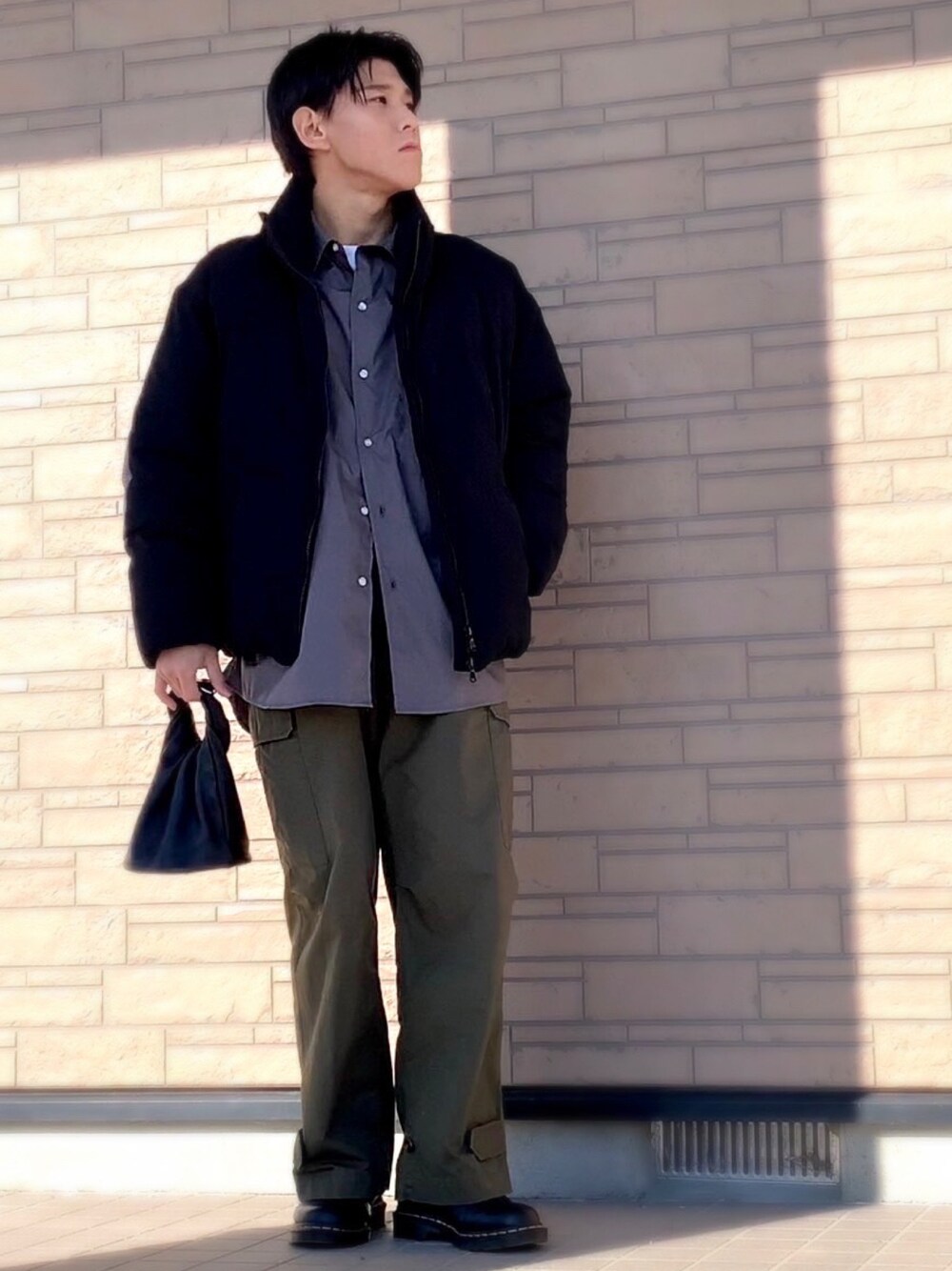 「カジュアル、おしゃれさんと繋がりたい、低身長、低身長コーデ、低身長男子、シャツスタイル、キレイめカジュアル、ダウンジャケット、冬コーデ、秋冬コーデ」｜「WYM LIDNMの【WYM LIDNM】LIGHT WEIGHT HEAT FIBER PADDING JACKET（ダウンジャケット/コート、ブラック系）」を使った、SHUTO(相互100%)さん（メンズ・159cm）の冬コーディネートの1枚目の写真