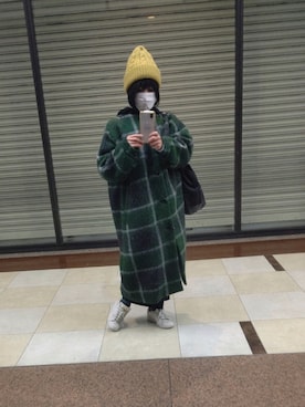 「スタンスミス」｜「アイテム（ノーカラーコート）」を使った、Miho Watanabeさん（レディース・150cm）の冬コーディネート