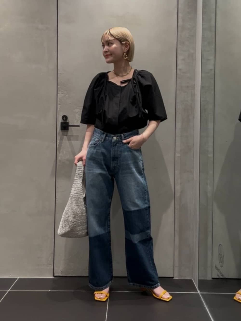 「トレンド、フェミニン、デニム、サンダル、春服、夏服、BEAUTY&YOUTH UNITED ARROWS、春コーデ、夏コーデ、カジュアル」｜「JVAMの＜JVAM＞CARLOS レザー サンダル（サンダル、イエロー系）」を使った、稲垣　オデット エ オディール スタッフさん（レディース・157cm）の夏コーディネートの1枚目の写真