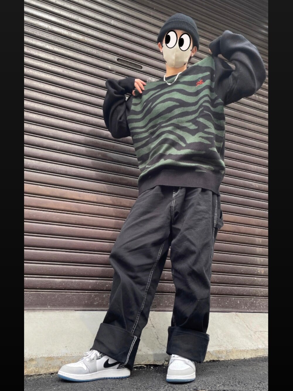 「休日コーデ、ストリート、ビーニー、ニット、黒パンツ、スニーカー、NIKE、AIR JORDAN、HUF、memento、ポップアップ」｜「HUFの【HUF / ハフ】CROWN SWEATER（ニット/セーター、グリーン系）」を使った、りこぴんさん（レディース・153cm）の冬コーディネートの1枚目の写真