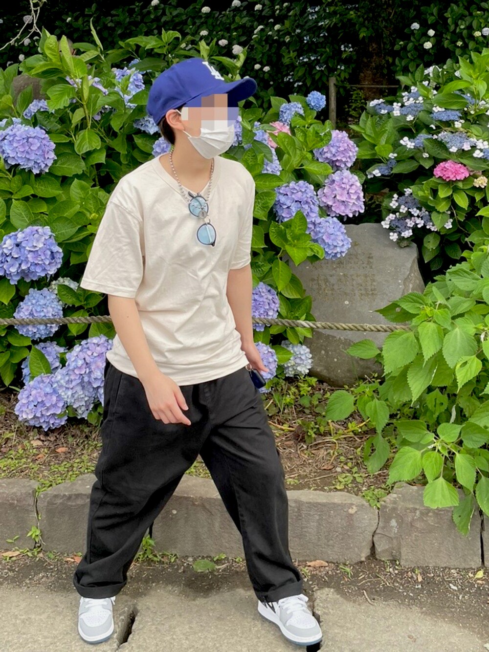「初夏コーデ、休日スタイル、スニーカーコーデ、キャップ女子、パンツスタイル、紫陽花、熊本、NEW ERA、GU、SPINNS、NIKE、Jordan、ストリート」｜「GUのアイテム（Tシャツ/カットソー、ホワイト系）」を使った、りこぴんさん（レディース・153cm）の夏コーディネートの1枚目の写真