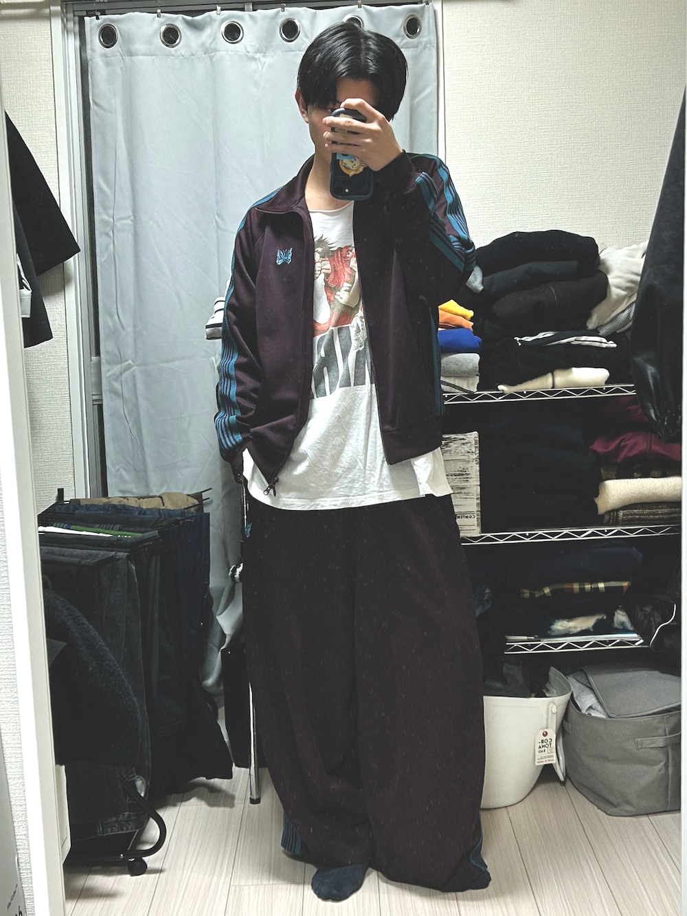 「AKIRA、needles トラックパンツ、needlesトラックジャケット、NEEDLES、needles」｜「Needlesのアイテム（セットアップ、レッド系）」を使った、にぇさん（メンズ・175cm）の冬コーディネートの1枚目の写真