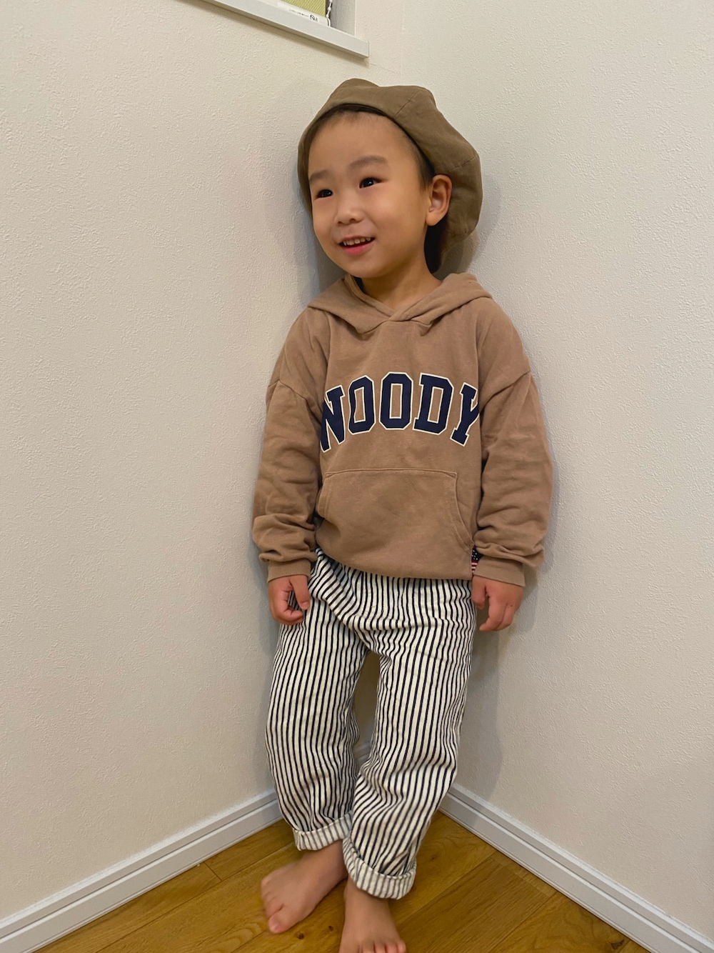 「トレーナー、キッズファッション、秋冬コーデ、プチプラ、おとこのこ、4歳、120cm」｜「LAGOMのアイテム（その他パンツ、ホワイト系）」を使った、じゅたろーさん（キッズ・100cm）の秋コーディネートの1枚目の写真