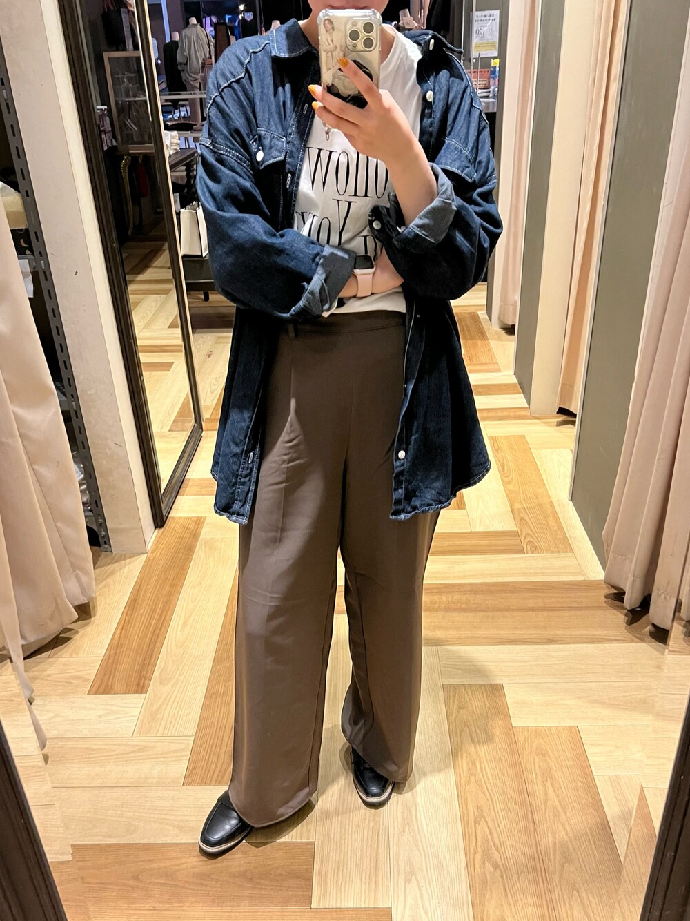 「秋服まるっと大公開、秋服コーデ、オトナカジュアル、カジュアル、デニム、ローファー、ワイドパンツ、休日スタイル、パンツスタイル、ロンT」｜「Green　Parksのきれいシルエットワイドパンツ（その他パンツ、グリーン系）」を使った、mayukaさん（レディース・165cm）の秋コーディネートの1枚目の写真