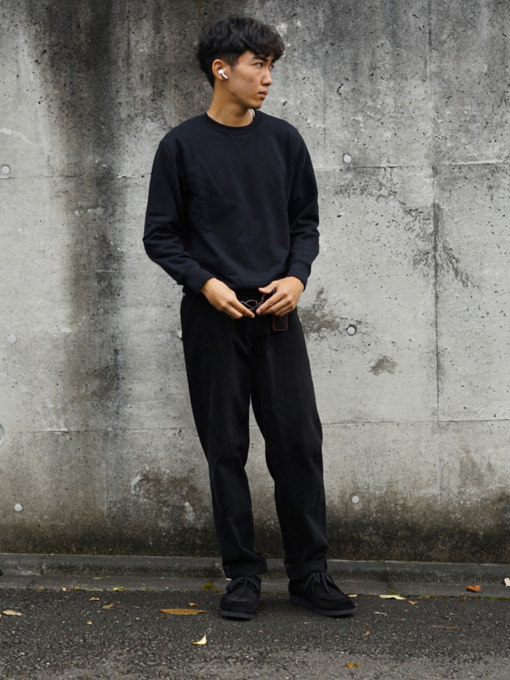 「黒、UNIQLO、スウェット、秋コーデ、大人コーデ、ラクチンコーデ、シンプル、シンプルスタイル、シンプルコーデ」｜「UNIQLOのアイテム（スウェット、ブラック系）」を使った、ⲊⲁⲊⲁ.さん（メンズ・179cm）の秋コーディネートの1枚目の写真