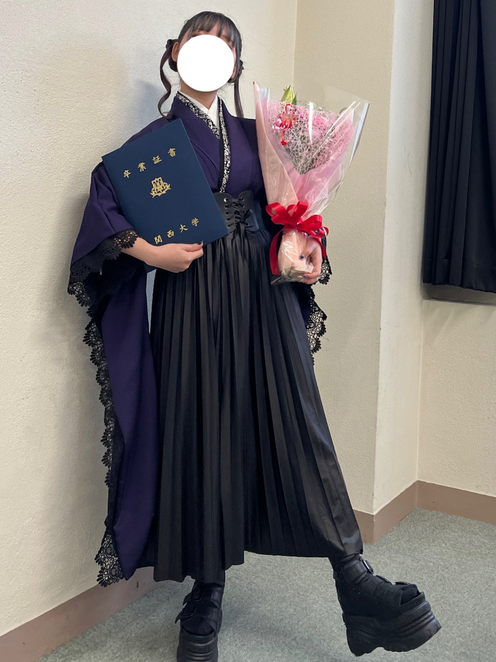 「袴」｜「YOSUKEの「YOSUKE/ヨースケ」厚底ベルティッドグラディエーターサンダル（サンダル、ブラック系）」を使った、ぼすたろさん（骨格ストレート・レディース・153cm）の秋コーディネートの1枚目の写真
