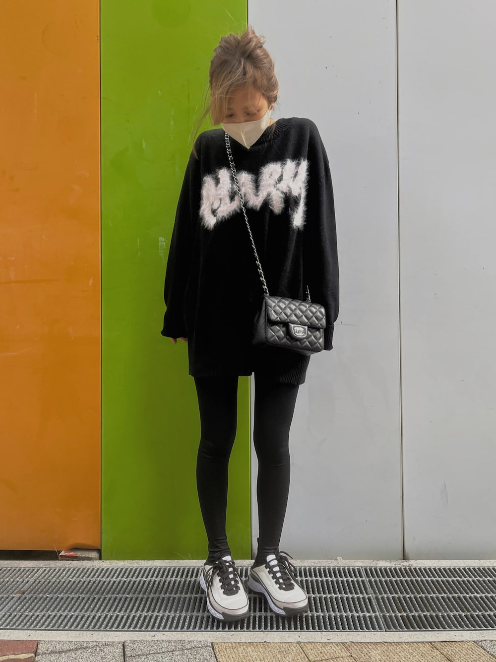 CHANELのスニーカーを使った人気ファッションコーディネート