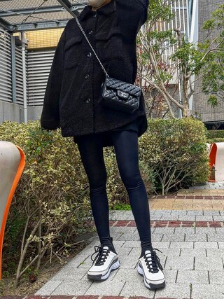 モノトーンでどんなコーデにも合う スポーティCHANEL スニーカー 人気【CHANEL】モノトーン シャネルスニーカー CCマーク (CHANEL