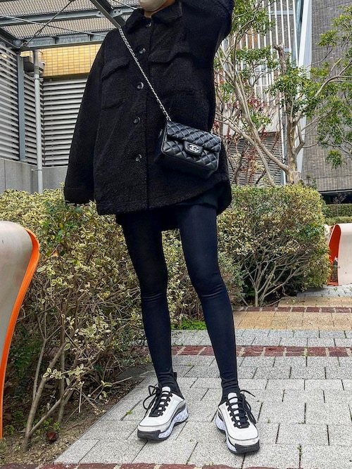 【コーデのポイントになる】CHANEL スニーカー シャネルのスポーティーなアイテムで装いに旬なムードを！新作の