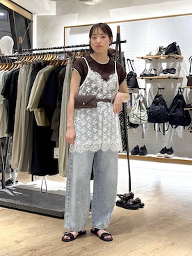 「LEPSIM（レプシィム）のフラットベルトサンダル　670496（サンダル、ブラック系）」を使った、やまゆかさん（レディース・161cm）の夏コーディネート