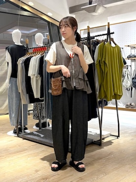 「LEPSIM（レプシィム）のギャザークッションサンダル　638838（サンダル、ブラック系）」を使った、やまゆかさん（レディース・161cm）の夏コーディネート