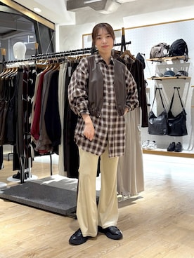 「アイテム（その他アウター、ブラウン系）」を使った、やまゆかさん（レディース・162cm）の秋コーディネート