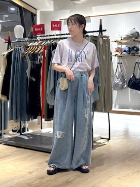 「LEPSIM（レプシィム）のカラービーズショートネックレス　1023666（ネックレス、ブルー系）」を使った、やまゆかさん（レディース・161cm）の夏コーディネート
