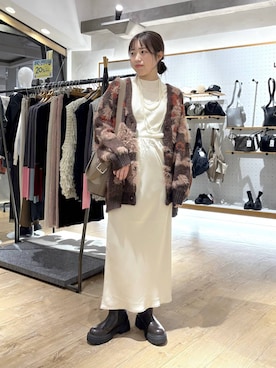 「LEPSIM（レプシィム）のストレッチサテンスカート　497324（スカート）」を使った、やまゆかさん（レディース・162cm）の秋コーディネート