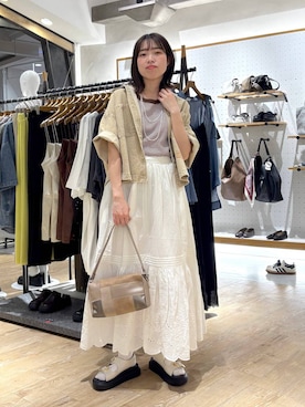 「LEPSIM（レプシィム）のティアードレーススカート　634188（スカート、ホワイト系）」を使った、やまゆかさん（レディース・161cm）の春コーディネート
