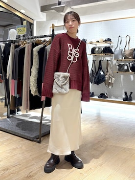 「LEPSIM（レプシィム）のストレッチサテンスカート　497324（スカート）」を使った、やまゆかさん（レディース・162cm）の秋コーディネート