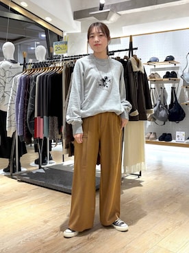 「アイテム（シューズ、イエロー系）」を使った、やまゆかさん（レディース・162cm）の秋コーディネート