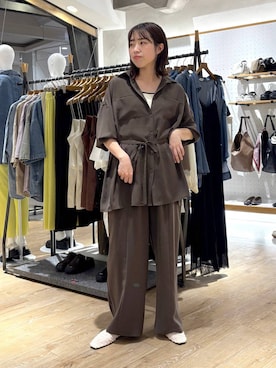 「LEPSIM（レプシィム）のマルチメリットワイドパンツ　630143（その他パンツ、ブラウン系）」を使った、やまゆかさん（レディース・161cm）の春コーディネート