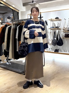 「LEPSIM（レプシィム）のストレッチサテンスカート　497324（スカート）」を使った、やまゆかさん（レディース・162cm・20代）の秋コーディネート