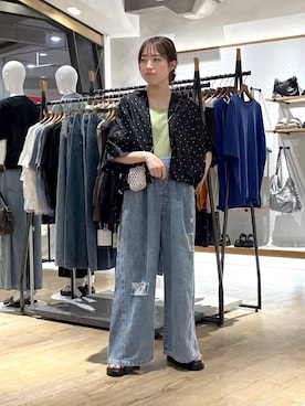 「LEPSIM（レプシィム）の裾ドロストアソートシャツSS　1023535（シャツ/ブラウス、ブラック系）」を使った、やまゆかさん（レディース・161cm）の夏コーディネート