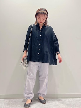 「パープル×黒」｜「アイテム（デニムパンツ）」を使った、matsunaga tomoeさん（レディース・157cm）の春コーディネート