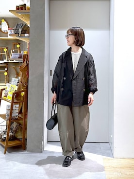 「studio CLIP（スタディオクリップ）のコットンサテンゆるテーパードパンツ[プチ・プラスサイズあり]（その他パンツ、グリーン系）」を使った、さちち さん（レディース・156cm）の春コーディネート