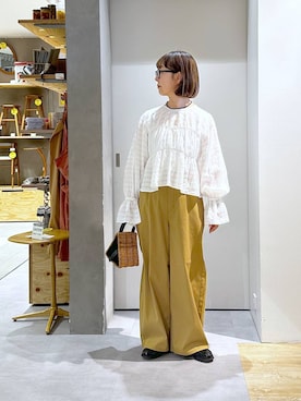 「studio CLIP（スタディオクリップ）のすっきりワイドストレートパンツ[プチ・プラスサイズあり]（その他パンツ、ベージュ系）」を使った、さちち さん（レディース・156cm）の春コーディネート