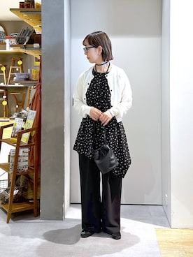 「studio CLIP（スタディオクリップ）の2タックワイドストレートパンツ[プチ・プラスサイズあり]《オケージョン2026SS》（スラックス、ブラック系）」を使った、さちち さん（レディース・156cm）の春コーディネート