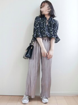 ブラック系のアイテムを使った 花柄ブラウス の人気ファッションコーディネート Wear