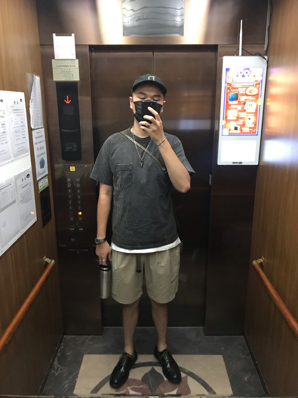 「Good Onのアイテム（トップス、ブラック系）」を使った、杰森屎塔森さん（メンズ・187cm）の秋コーディネートの1枚目の写真