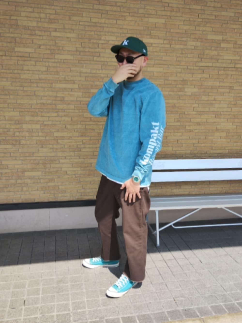 「ロンT、春コーデ、kompaktrecordbar、NEW ERA、ALL STAR、TIMEX、Dickies」｜「NEW ERAのkompakt record bar  ニューエラ（キャップ、グリーン系）」を使った、Go que geenさん（メンズ・180cm）の春コーディネートの1枚目の写真