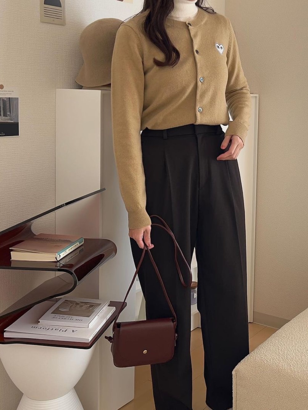 「CLEA、大人カジュアル、ショルダーバッグ、韓国ファッション、今日のコーデ、プチプラ、大人女子」｜「CLEAのフラップフェイクレザーショルダーバッグ（ショルダーバッグ、ブラウン系）」を使った、CLEAさん（レディース・160cm）の春コーディネートの1枚目の写真