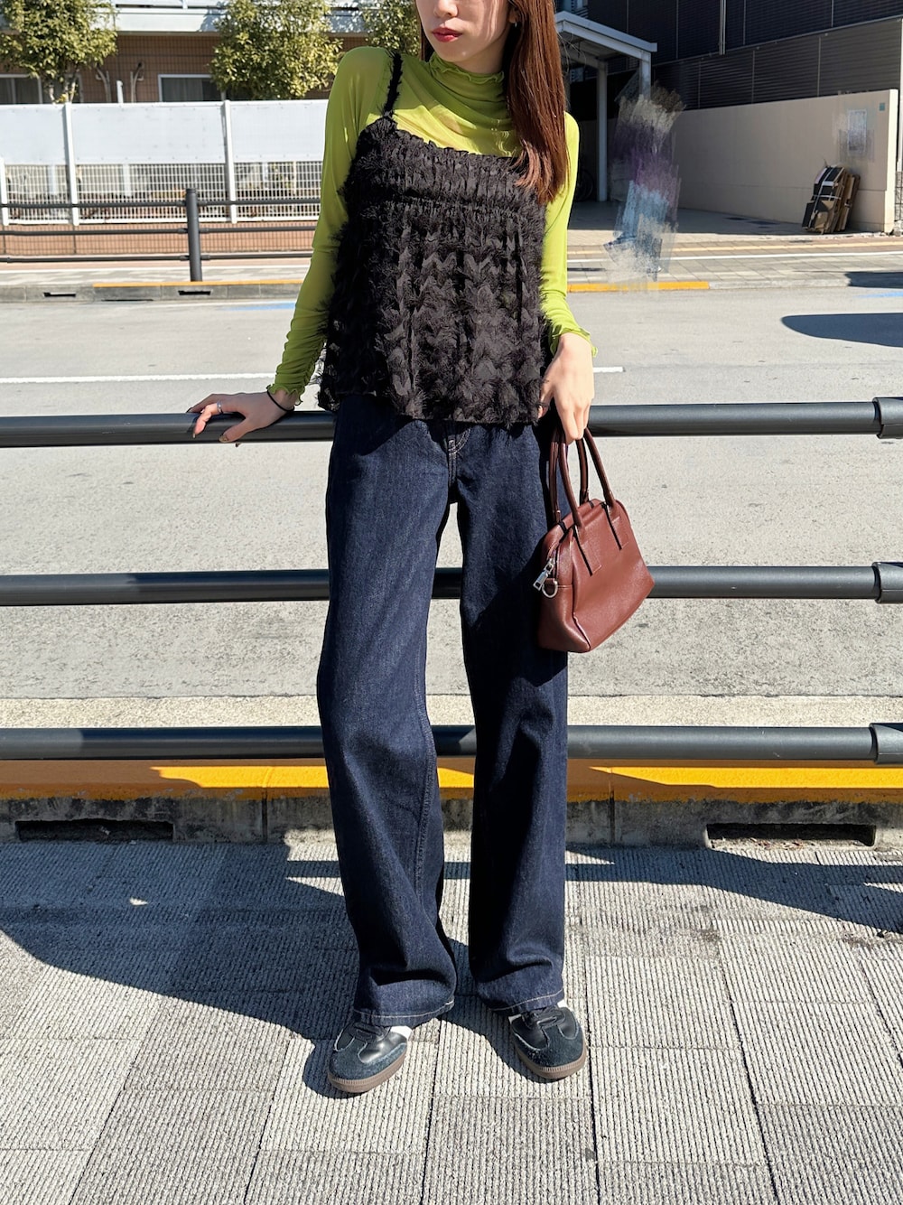「大人カジュアル、CLEA、un+frame、春コーデ」｜「un+frameのshirring mellow high neck sheer inner tops／袖シャーリングメロウハイネックシアーインナートップス（Tシャツ/カットソー、グリーン系）」を使った、CLEAさん（レディース・160cm）の冬コーディネートの1枚目の写真
