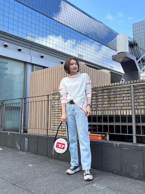 DIESEL Dロゴエンボス ラウンド クロスボディバッグ