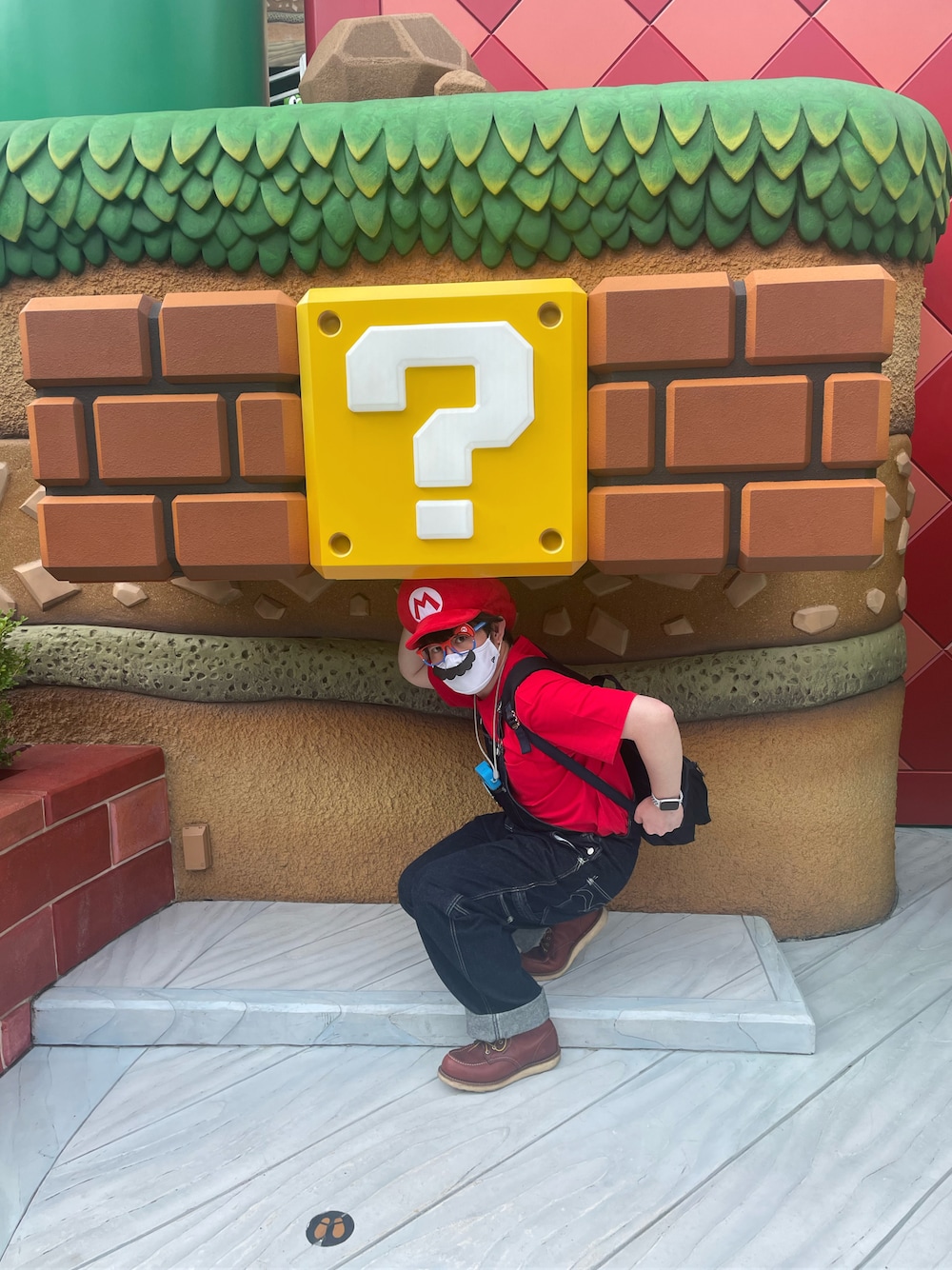 「マリオ、リーバイスレッド、USJ」｜「RED WINGのREDWING (レッドウィング) CLASSIC WORK MOC TOE（クラシックワーク モック トゥー） 8875（ブーツ、ブラウン系）」を使った、toco さん（メンズ・170cm）の秋コーディネートの1枚目の写真