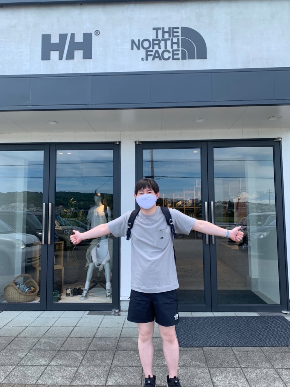 「静岡、THE NORTH FACE / HELLY HANSEN(THE NORTH FACE / HELLY HANSEN)、ノースフェイスコーデ、富士山、駿河湾」｜「THE NORTH FACE PURPLE LABELのアイテム（Tシャツ/カットソー、グレー系）」を使った、toco さん（メンズ・170cm）の秋コーディネートの1枚目の写真